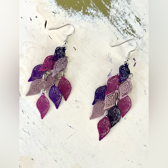 Jewelry - NEW!!! Purple Pink Leaf Dangle Earrings